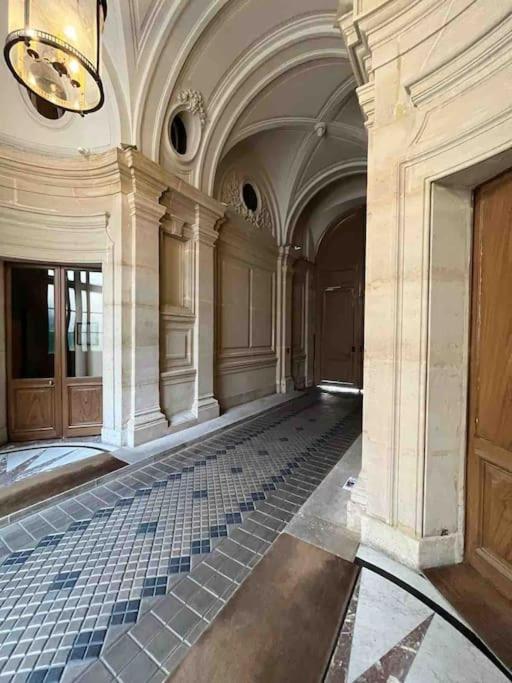 Appartement Haussmannien Luxe - 2 Chambres, Champs-elysees *