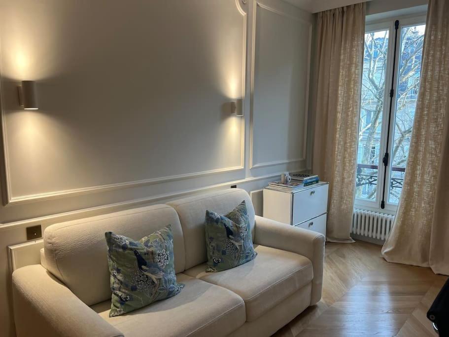 Appartement Haussmannien Luxe - 2 Chambres, Champs-elysees