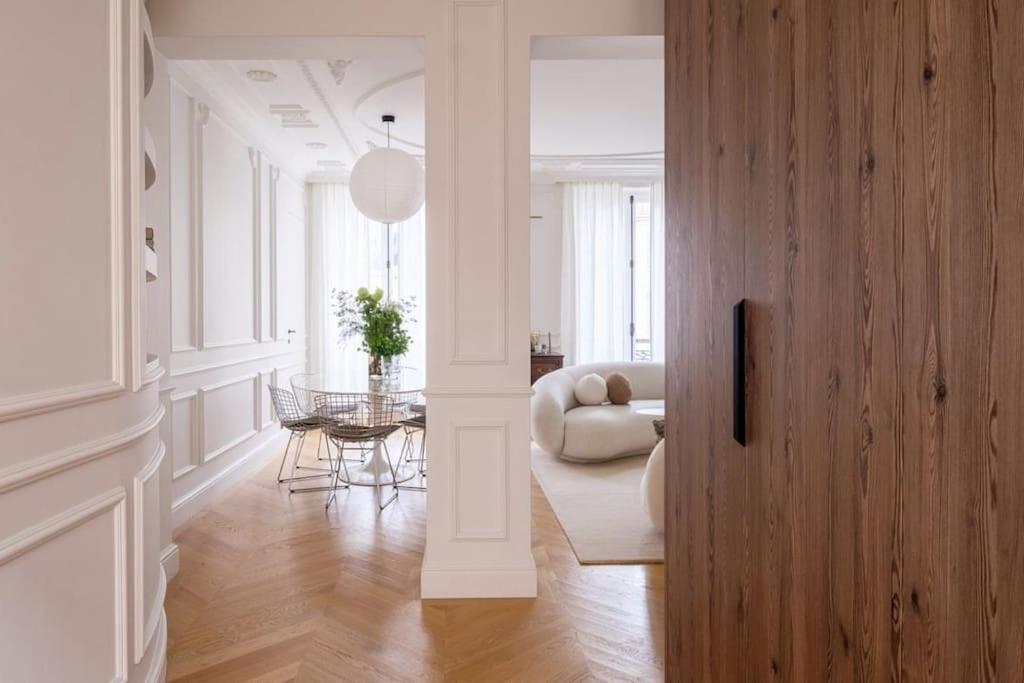 Haussmannien Luxe - 2 Chambres, Champs-elysees Parijs