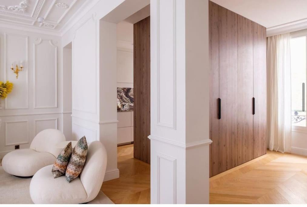 Haussmannien Luxe - 2 Chambres, Champs-elysees Parijs